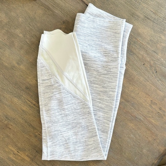 Lululemon Wunder Under Scallop Crop - Picture 10 of 10